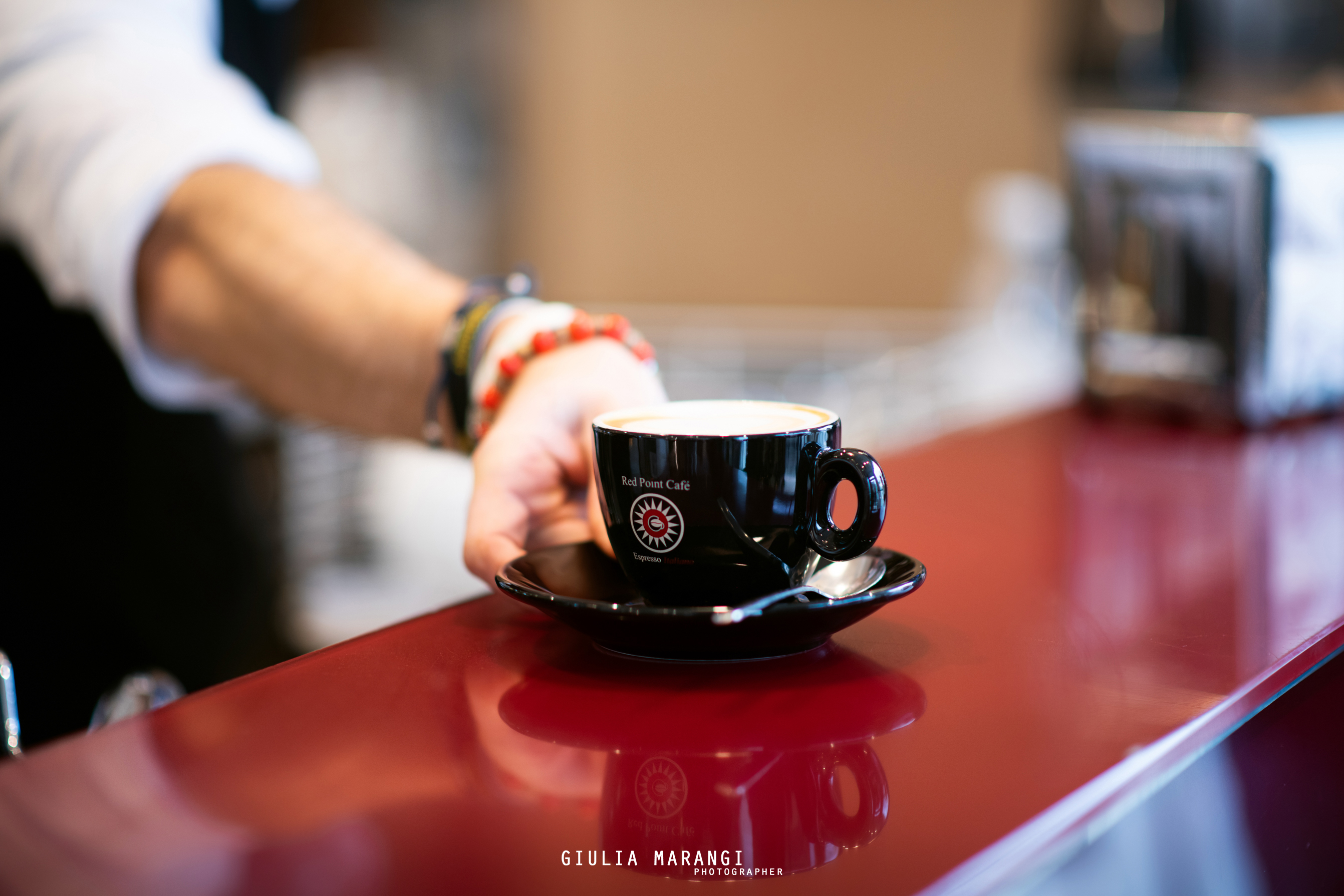 Caffè e aperitivi al bancone